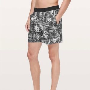NWOT - Lululemon Channel Cross Short *7" Updated Wildwood Multi Black | SIZE: M